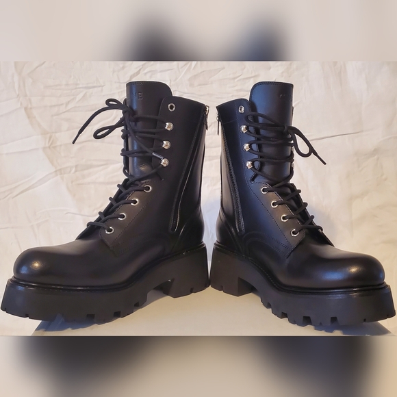 CELINE Lace-Up Combat Platform Boots – Black – Size 10B – NWT – Retail $1,450 - Picture 3 of 8